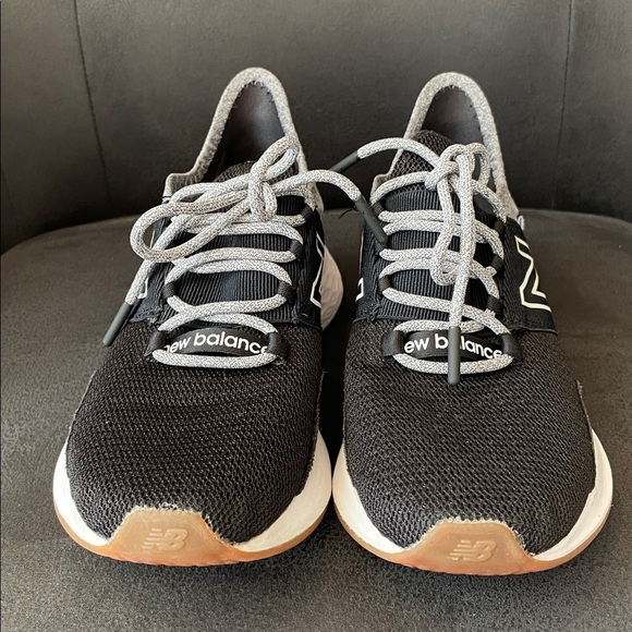 New Balance Roav Women’s Size 7 - Picture 3 of 8